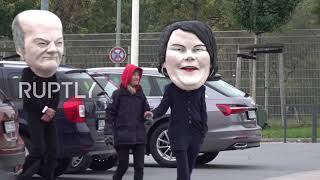 Germany: Climate activists welcome top party officials upon their arrival for coalition talks