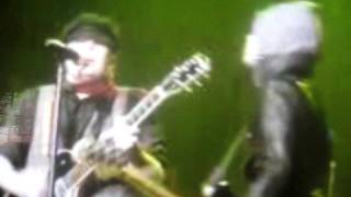 OMG! PETE WENTZ KISSES PATRICK STUMP!