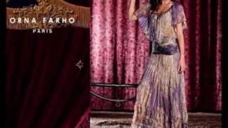 Valerie Begue pose pour Orna Farho