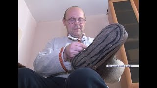 Модная обувь из Сибири: мастер из Ермаковского района делает валенки со стельками из бересты
