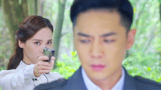 美女尾隨神秘男子想要偷襲，哪知早就被對方發現！