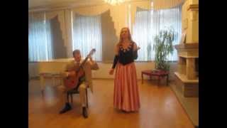 Песня Осенняя роса на листьях пожелтевших – романс с аккордами для гитары и текстом под видео.