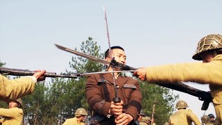 新四軍殺入日軍基地！隊長一把砍刀在手，殺得日軍魂飛魄散！ ️ 抗日