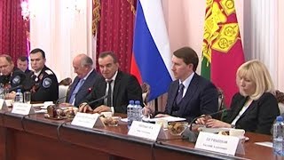 Губернатор Кубани пообщался с Героями России и вдовами защитников
