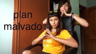 haciendo cosas malevolas
