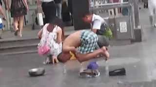 An amputee beggar kneeling on top of bottles / 独臂乞丐跪在空瓶子上