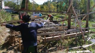 サンタのトコロ　あるもので考えながら作る小屋　息子と柱を立て梁が・・・