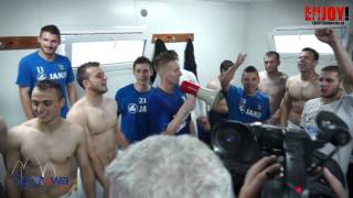 Zawisza w Ekstraklasie cz. 1 - O belino - radość piłkarzy w szatni
