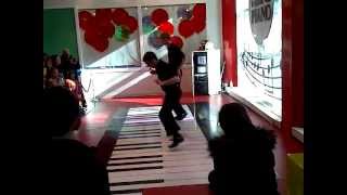 Carol of the Bells - Giant Piano at FAO Shwarz in New York