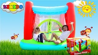 Детский Надувной Батут. Bounce House. Прыгаем и кидаемся шариками. Кикидо