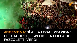 Argentina: sì alla legalizzazione dell'aborto, esplode la folla dei fazzoletti verdi