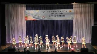 Танец "поцелую бабушку" ансамбль "Сюрпрайз" г. Арад     ריקוד "נשיקה לסבתא" להקת "סורפרייז" ערד