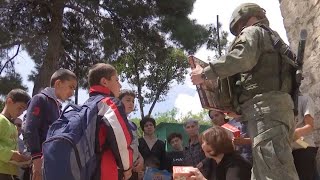 Передача российскими миротворцами гуманитарной помощи в отдаленных поселках Нагорного Карабаха