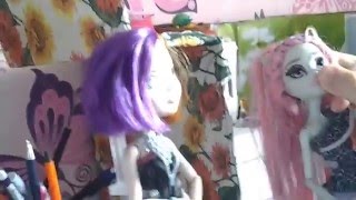 Поппи и Рашель купили барашка.Poppy and Rachel bought a lamb