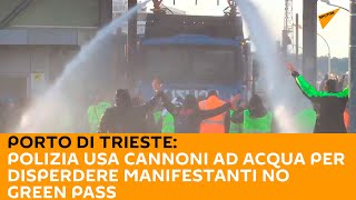 Porto di Trieste: polizia usa cannoni ad acqua per disperdere manifestanti no green pass