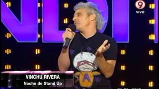 Ríe con Vinchu Rivera y los contrastes entre mujeres y hombres en Noche de Stand Up