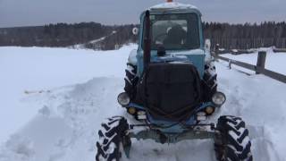 Заводим трактор МТЗ 82 месим снег