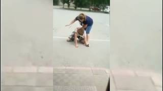 Русская баба не только коня остановит