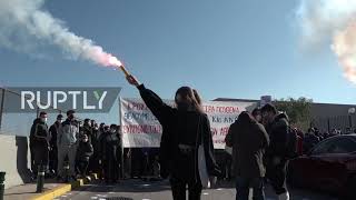 Greece: Projectiles fly as students attack Education Ministry over school COVID protections