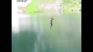 Прикол парень упал с тарзанки