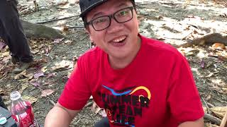 家族旅遊 台中行第二天 梧棲漁港 人山人海 只能在外面吃午餐 你們都會吃些什麼呢？ 還有美妙的音樂可以聽 另一種享受 有許多小吃美食 等著你來發掘 sunny yummy的日常