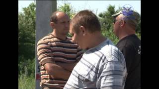 Водители грузовиков перекрыли въезд в воинскую часть.
