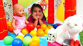Беби Бон Эмили нашла котенка. Видео для Девочек