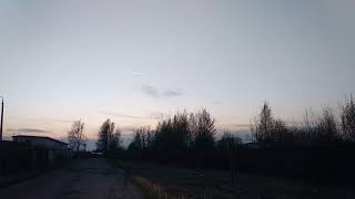 Конденсационный след самолета.