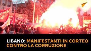 Libano: manifestanti in corteo contro la corruzione e le restrizioni sui conti bancari
