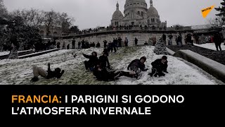 Francia: i parigini si godono l’atmosfera invernale