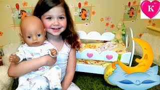 Baby Born Меняем памперс и укладываем спать куклу Беби борн Эмили  Baby Born Sleep