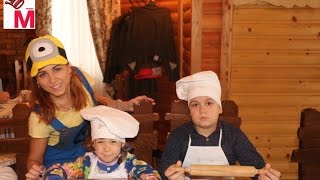 Мастер класс готовим десерт с миньонами и медали -миньоны из полимерной глины.