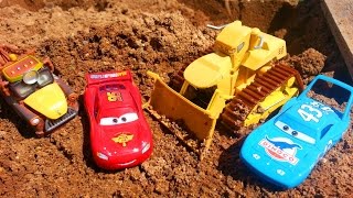 Тачки Маквин и Яма Мультик про машинки для детей Cars McQueen