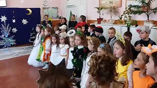 Оригінальне святкування (свято Миколая)  у школі Пісня Виглядаю Миколая
