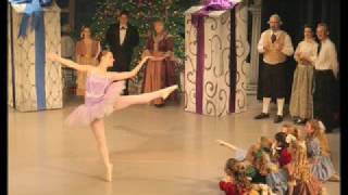 The Nutcracker, Act 1 Tableau I: Part I.Scene: The Christmas Tree