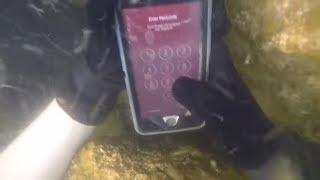 Нашел сейф, золото, iphone в реке Нева