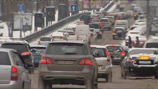 Снегопад в Украине: без света 63 села, движение фур ограничено