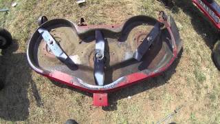How to change the mower blades on a Toro Lawn Tractor