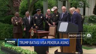 Trump Batasi Visa Pekerja Asing di AS