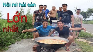 THỬ THÁCH LÀM NỒI MÌ HẢI SẢN SIÊU TO KHỔNG LỒ . HUGE SEAFOOD NOODLES .