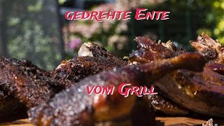 gedrehte Ente vom Holzkohle Grill, super einfach mit mega knuspriger Haut