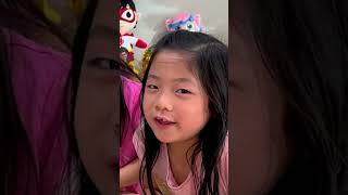 Emma and Kate Review Toy Moxie Robot!