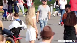 Усатая девушка пранк / ChebuRussia TV / CHEBU