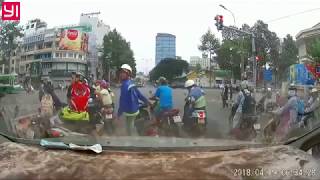 Tên cướp giật túi xách táo tợn, kéo lê cô gái hàng chục mét phố Sài Gòn
