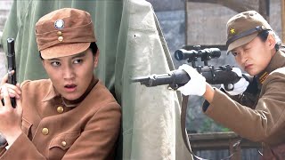 日軍狙擊手追擊中國女兵，太過盲目自信，竟被她倒立一槍反殺！ ️ 抗日