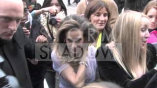 Sarah Jessica Parker extremely popular at Louis Vuitton fashion show in Paris
