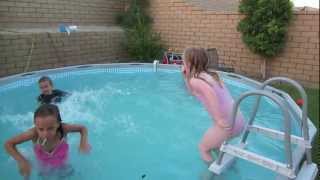 COOL POOL PARTY, LA LA LA LA