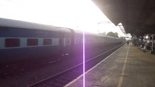 Trivandrum Mail crossing Kovai Express at MPS..!