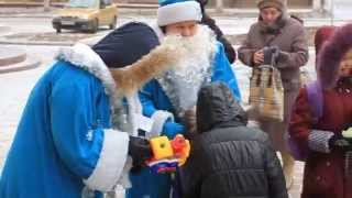 Горловка. Волонтеры поздравляют с Новым годом детей