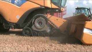New Holland CR 9090 mit TIDUE 24 T 23 ( 60,9 cm ) Raupenlaufwerk